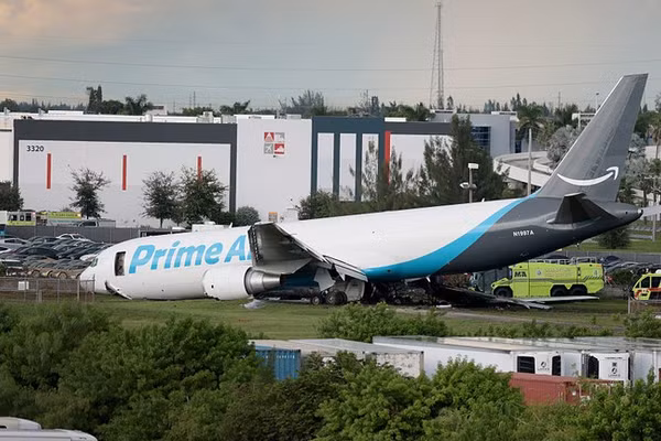Máy bay gặp nạn tại Sân bay Quốc tế Miami, Mỹ, ngày 6/9/2026. 