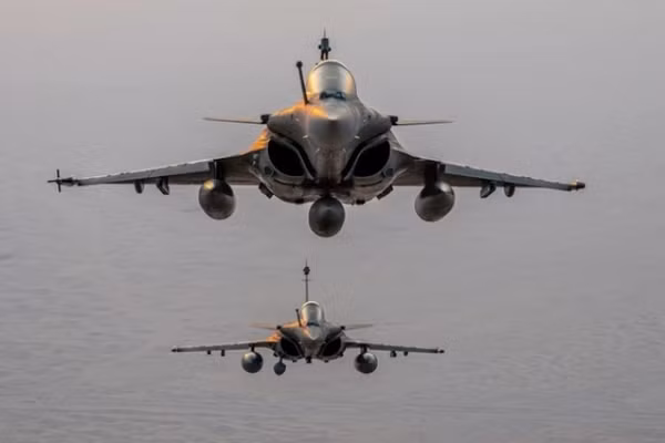 Phi công Ukraine chuẩn bị được huấn luyện lái máy bay Rafale tại Pháp