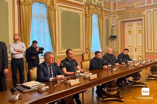 Hai vòng đàm phán giữa Tổng thống Ukraine và các đặc phái viên Mỹ vừa kết thúc.