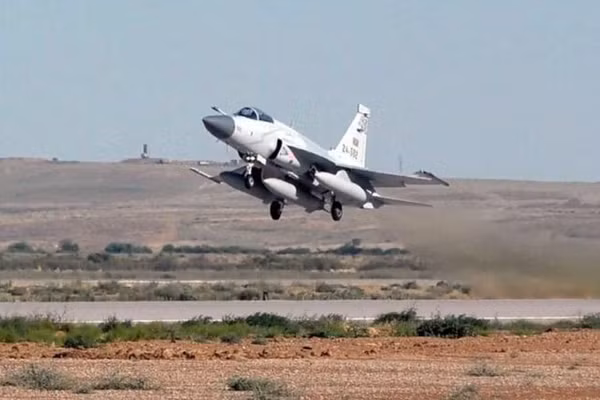 Chiến đấu cơ JF-17C Block III Thunder mới của Không quân Azerbaijan.