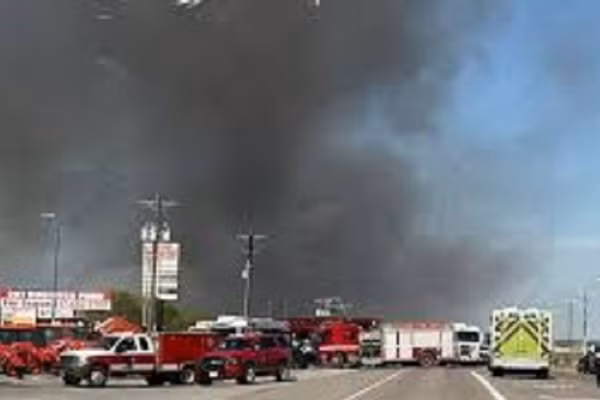 Hiện trường vụ rơi máy bay ở Texas, Mỹ, ngày 12/10/2025.