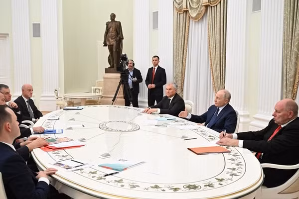 Tổng thống Nga Vladimir Putin tại cuộc họp ở Điện Kremlin với lãnh đạo các đảng phái chính trị, ngày 28/9/2026.
