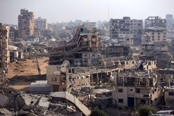 Nhiều tòa nhà ở thành phố Gaza bị phá hủy do các cuộc không kích của Israel.