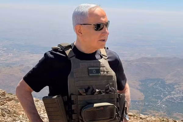 Thủ tướng Israel Benjamin Netanyahu thăm các binh sĩ đóng quân trên đỉnh núi Hermon, ngày 9/9/2026.