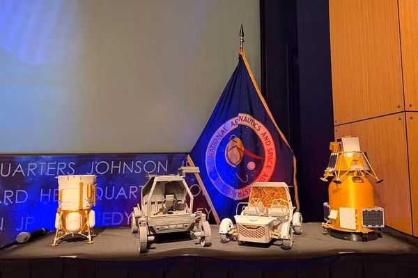 NASA công bố kế hoạch xây dựng căn cứ trên Mặt Trăng vào năm 2032