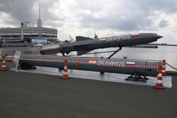 Tên lửa hành trình siêu thanh BrahMos.