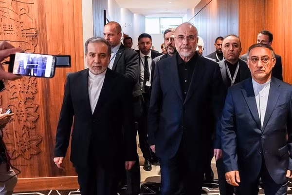 Đoàn đại biểu Iran, do Chủ tịch Quốc hội Mohammad Baqer Ghalibaf dẫn đầu, hiện diện tại Obbuergen, Thụy Sĩ, ngày 21/6/2026.