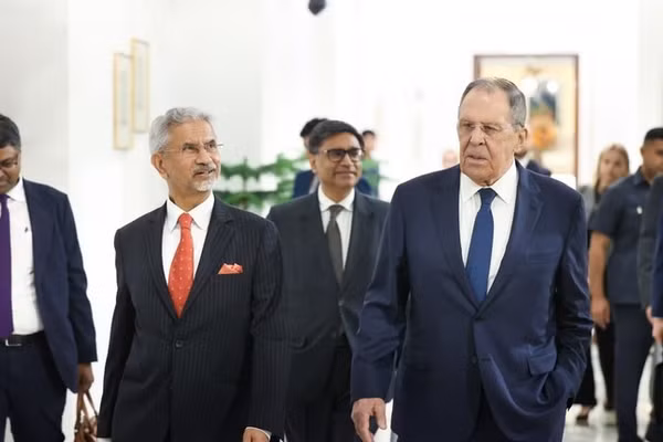 Ngoại trưởng Nga Sergey Lavrov (phải) và Ngoại trưởng Ấn Độ Subrahmanyam Jaishankar.