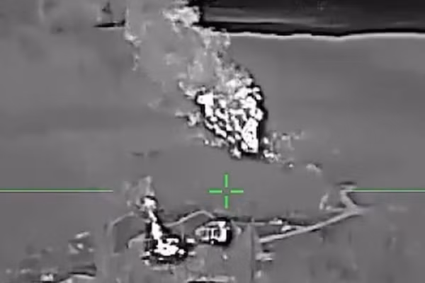 UAV Ukraine nhắm trúng hệ thống Iskander của Nga ở Crimea, ngày 28/4/2026.