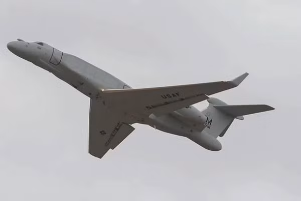 Máy bay EA-37B của NATO.