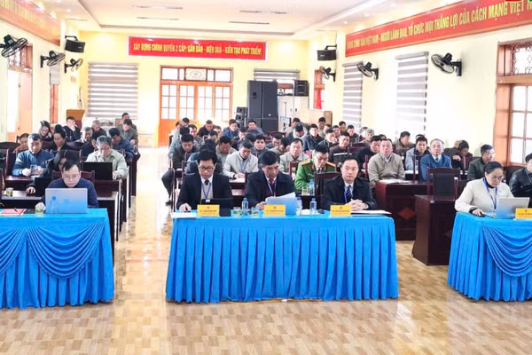 Lãnh đạo, cán bộ, viên chức xã Chiềng Mung tổ chức Hội nghị tuyên truyền hướng đến Đại hội lần thứ XIV của Đảng.