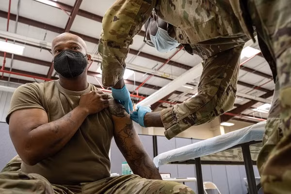 Tiêm vaccine ngừa Covid-19 tại căn cứ quân sự Fort Knox ở Kentucky, ngày 9/9/2021.