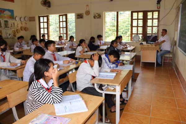 Học sinh trường THCS Chiềng Khương trong giờ lên lớp.