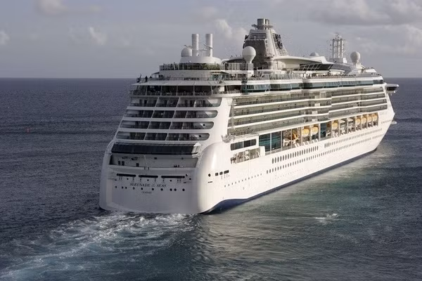Bùng phát nhiễm virus norovirus trên tàu Serenade of the Seas.