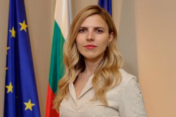 Ngoại trường Bulgaria Velislava Petrova.