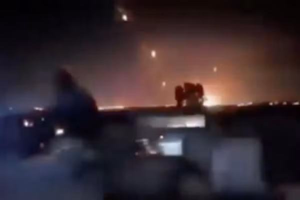 Iran phóng UAV tấn công căn cứ không quân chiến lược Sheikh Isa của Mỹ ở Bahrain vào đêm 1/9/2026.