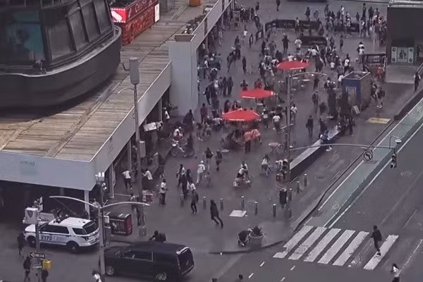 Xả súng gây hoảng loạn tại Quảng trường Thời đại ở thành phố New York của Mỹ, ngày 18/6/2026.
