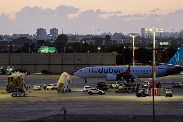 Một máy bay chở khách của Flydubai hạ cánh xuống sân bay Ben Gurion, tại Tzafria, Israel, ngày 30/9/2026. 