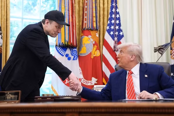 Tỷ phú công nghệ Elon Musk (trái) và Tổng thống Mỹ Donald Trump.
