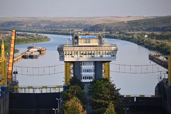 Nhà máy điện hạt nhân Cernavoda ở Romania,.