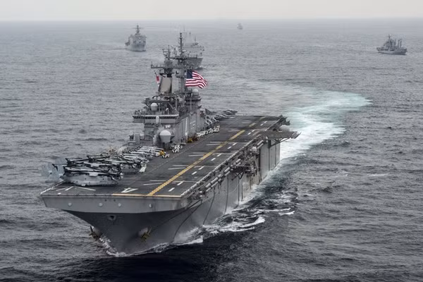 Tàu tấn công đổ bộ USS Boxer của Hải quân Mỹ.