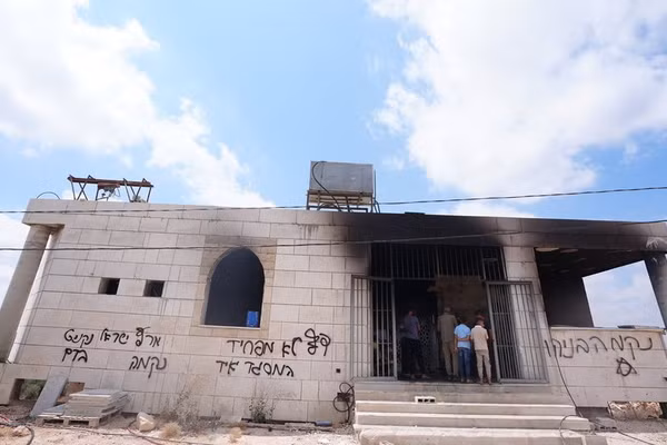 Một nhà thờ Hồi giáo chưa hoàn thành tại làng Qusra gần Nablus ở Bờ Tây bị đốt phá, ngày 26/7/2026.