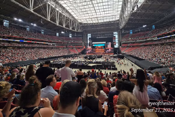 Lễ tưởng niệm nhà hoạt động chính trị nổi tiếng người Mỹ, Charlie Kirk, tại Arizona, ngày 21/9/2025.