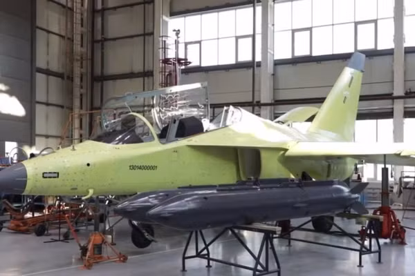 Máy bay chiến đấu hạng nhẹ Yak-130M của Nga.