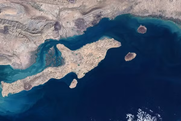 Eo biển Hormuz.