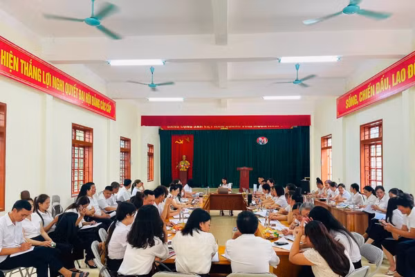 Trường Tiểu học Yên Châu 1, xã Yên Châu tổ chức tập huấn cho đội ngũ giáo viên.