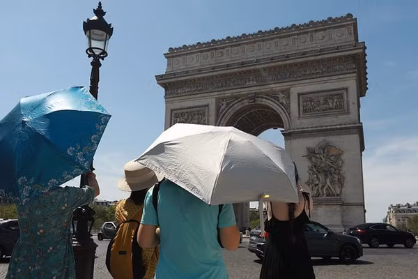 Nắng nóng ở Paris, Pháp, ngày 25/6/2026.