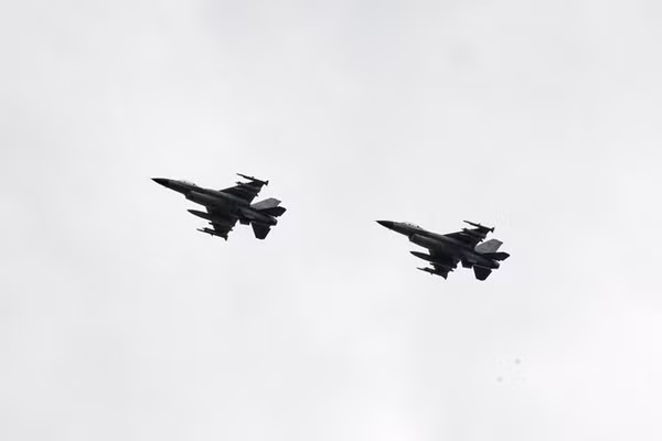 Chiến đấu cơ F-16 của Mỹ trên bầu trời Ukraine.