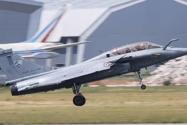 Máy bay chiến đấu Dassault Rafale B của Pháp.