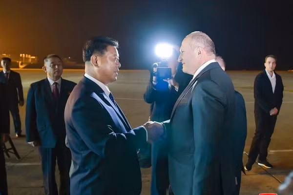 Phái đoàn Nga do Bộ trưởng Tình trạng Khẩn cấp Nga Aleksandr Kurenkov dẫn đầu đến Bình Nhưỡng, Triều Tiên, ngày 11/10/2026.