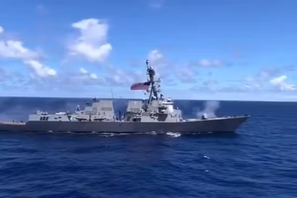 Tàu khu trục USS Jason Dunham của Mỹ được cho là đã nổ súng vào tàu của Venezuela, ngày 26/9/2025.