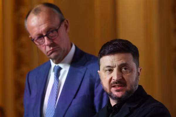 Thủ tướng Đức Friedrich Merz (trái) và Tổng thống Ukraine Vladimir Zelensky.