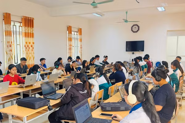 Đẩy mạnh chuyển đổi số giúp học sinh nâng cao chất lượng học tập.