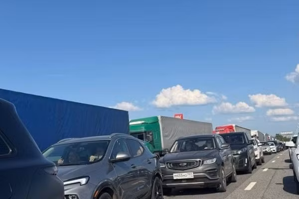 Tình trạng tắc đường tại biên giới Nga-Belarus, ngày 1/7/2026.