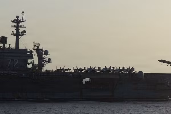 Tàu USS Abraham Lincoln của Hải quân Mỹ đang trên đường trở về căn cứ, ngày 21/8/2026.