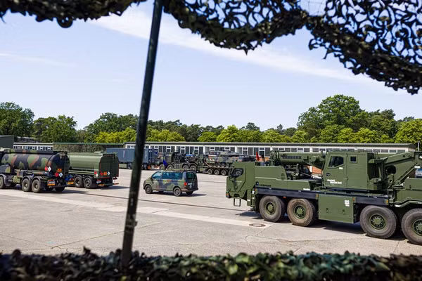 Thiết bị quân sự tại Doanh trại Clausewitz ở Nienburg, trong khuôn khổ cuộc tập trận CIMIC Quadriga 2026 của NATO.