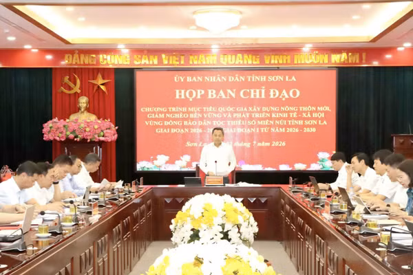 Ông Nguyễn Đình Việt, Chủ tịch UBND tỉnh Sơn La chủ trì hội nghị thực hiện chương trình mục tiêu quốc gia.