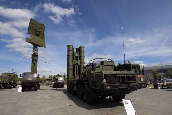 Hệ thống tên lửa phòng không S-400 của Nga.