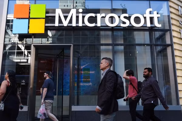 Tập đoàn công nghệ khổng lồ Microsoft đang tìm cách cắt giảm chi phí tiền lương và tăng cường đầu tư vào AI.