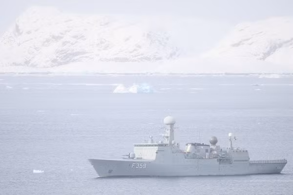 Đan Mạch bắt đầu triển khai thêm khí tài quân sự đến Greenland.
