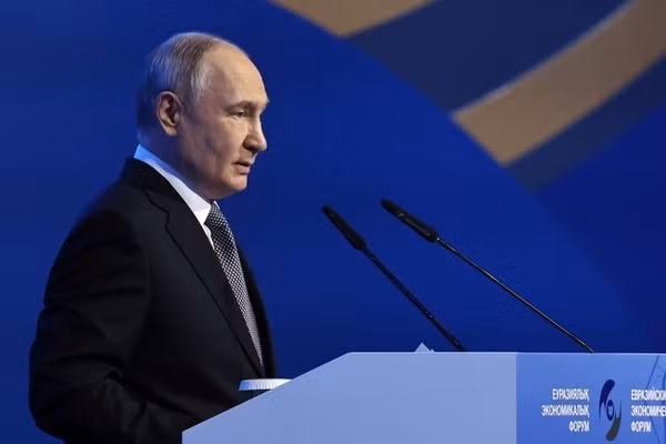 Tổng thống Nga Vladimir Putin phát biểu tại EAEU ở Astana, Kazakhstan, ngày 28/5/2026.