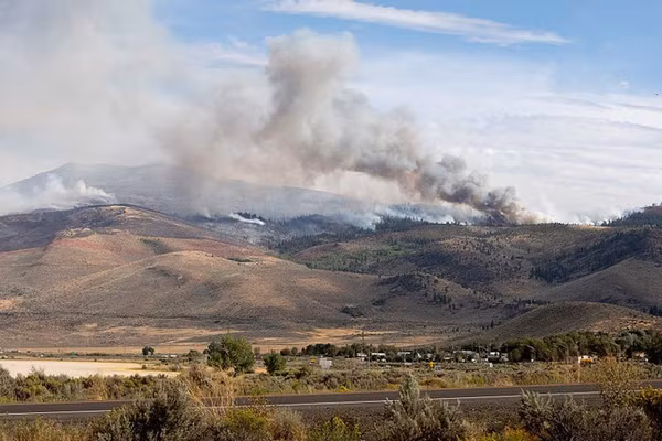 Vụ cháy Hawk bùng phát gần thành phố Reno, tiểu bang Nevada của Mỹ, ngày 23/8/2026.