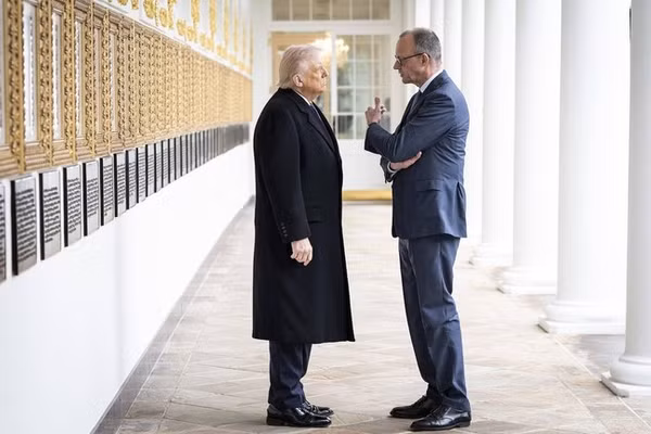 Thủ tướng Đức Friedrich Merz (phải) và Tổng thống Mỹ Donald Trump.