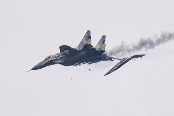 Chiến đấu cơ MiG-29 Ukraine bị Su-35 Nga bắn hạ, ngày 27/6/2026.