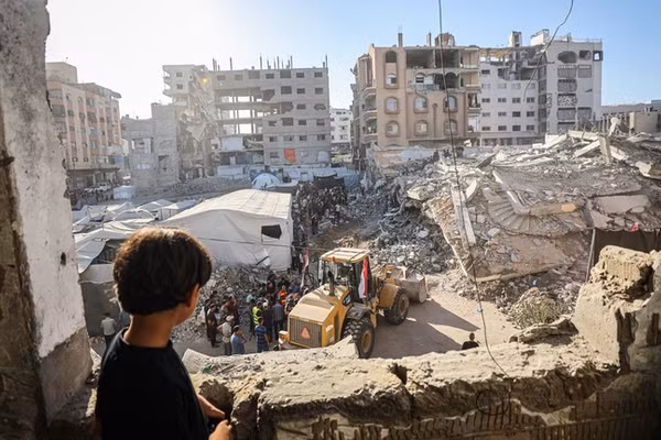 Hiện trường vụ đổ sập tòa nhà 6 tầng ở Gaza, ngày 16/9/2026.