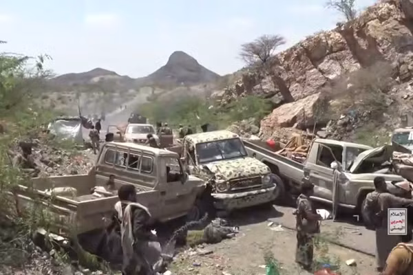 Houthi thu giữ các phương tiện của quân chính phủ được Saudi Arabia hậu thuẫn trong một cuộc phục kích gần đây.